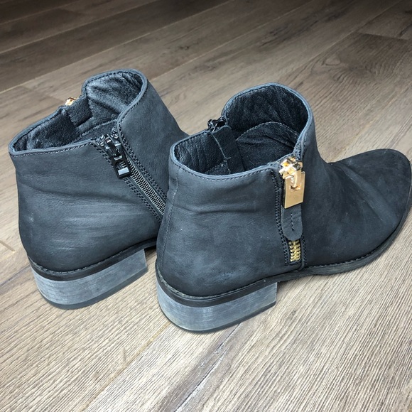 Chelsee Collected II Ankle Boot - Picture 5 of 9